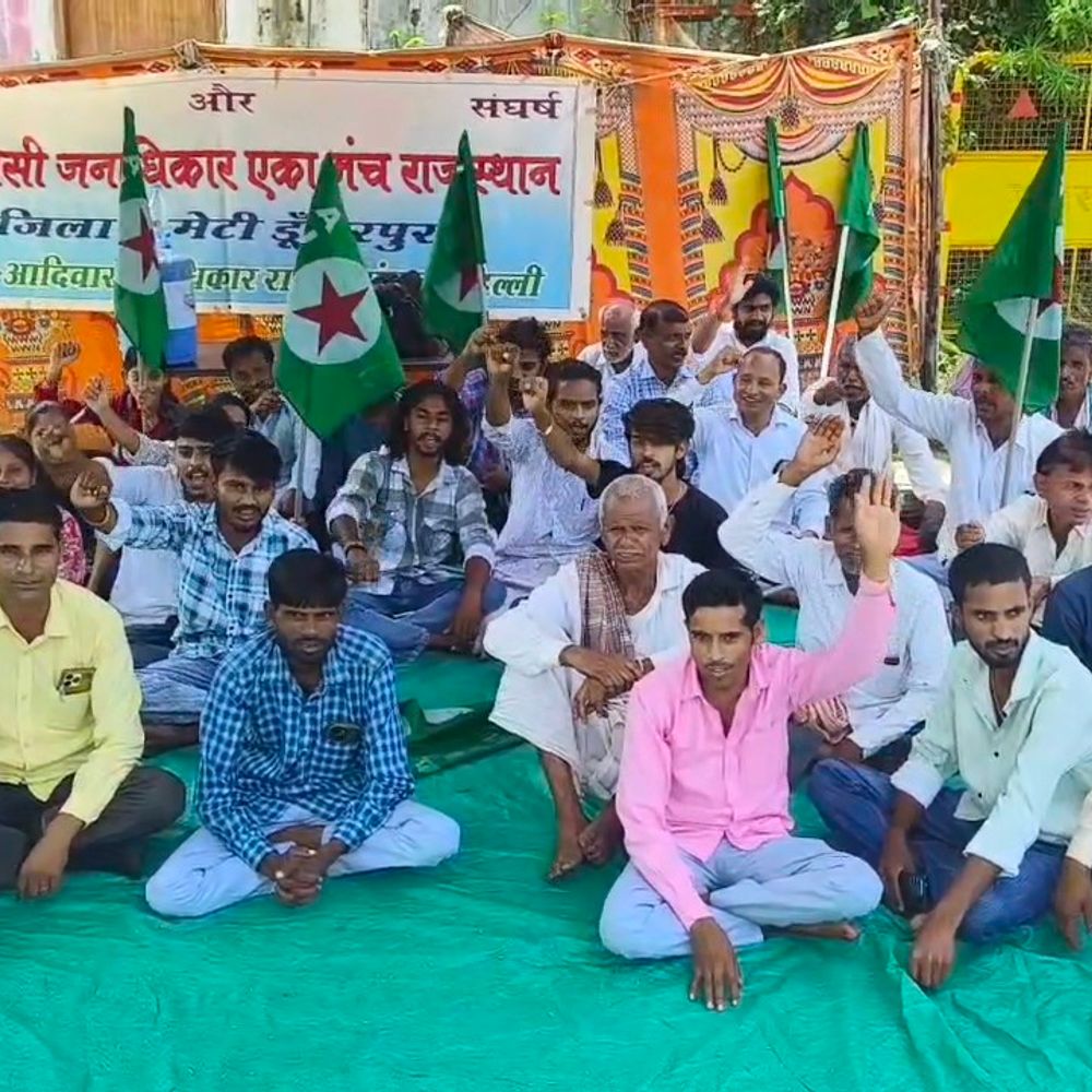 आदिवासी जनाधिकार मंच का कलेक्ट्रेट पर प्रदर्शन:राज्यपाल के नाम ज्ञापन सौंपा, TSP क्षेत्र में जनसंख्या के अनुपात में पद आवंटन की मांग