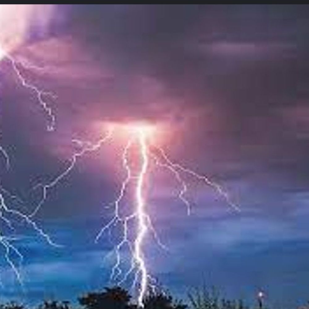 पलामू में वज्रपात से बच्ची की मौत:  बारिश से बचने के लिए पेड़ के नीचे खड़ी थी, एक अन्य बच्ची झुलसी – Palamu News