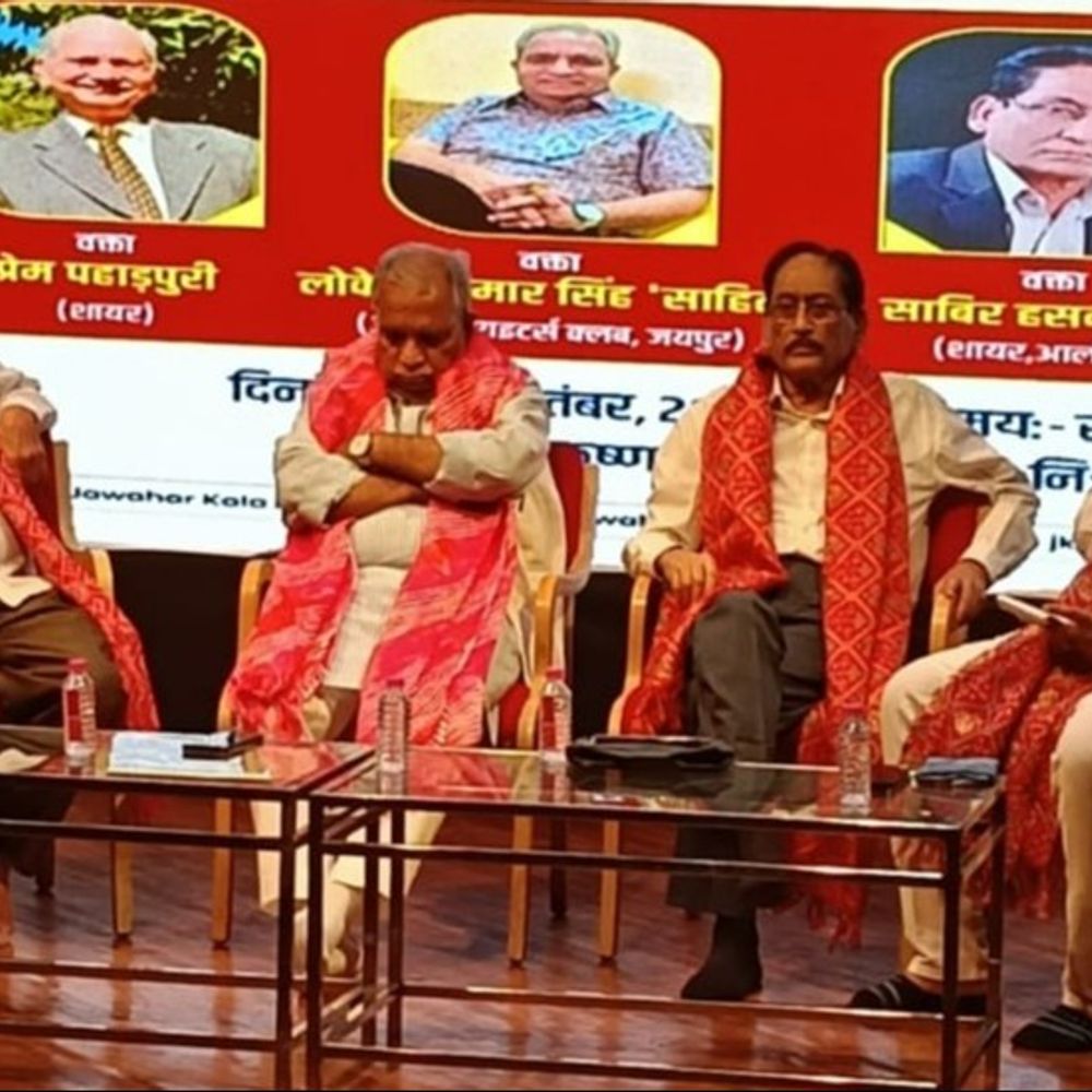 'हिंदी-उर्दू एक ही जुबां थी,अंग्रेजों ने बांटने का काम किया':शायर बोले- हिंदुस्तानियों के जीवन में होने वाली आम घटनाओं का उर्दू की रचनाओं में जिक्र है