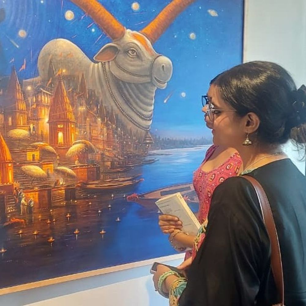 बनारस के घाटों की खूबसूरती को चित्रों में पिरोया:आईसीए गैलरी में शुरू हुई प्रदर्शनी, 12 नामचीन आर्टिस्ट्स के 36 आर्टवर्क किए प्रदर्शित