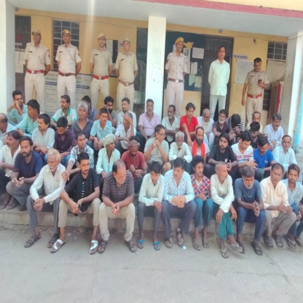 अलवर पुलिस ने 47 सटोरिए पकड़े:90 हजार रुपए भी बरामद, पहली बार पुलिस ने सटोरियों पर सख्ती दिखाई