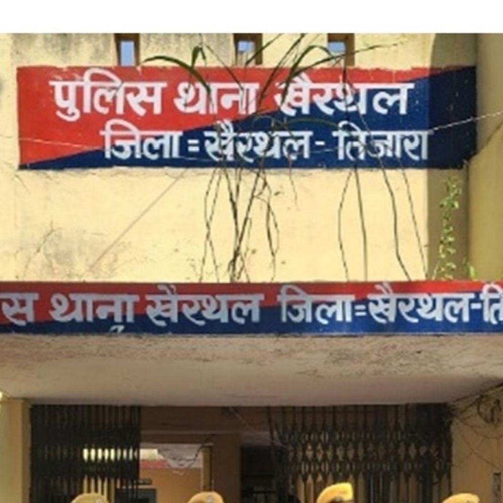 खैरथल में घर पर हमला, 35 लाख नकद-जेवरात लूटे:आरोपियों ने घर में खड़ी बाइक में लगाई आग, भैंस भी चुराई, 37 लोगों पर केस दर्ज