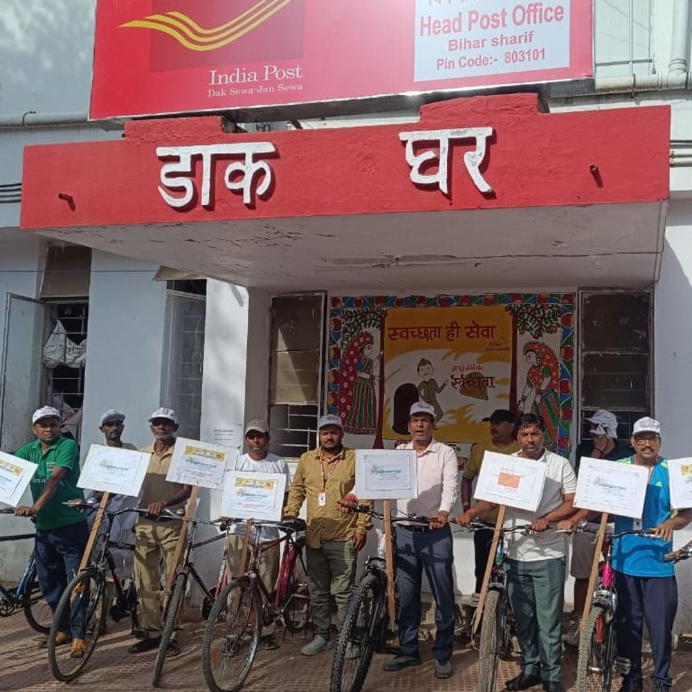 बिहारशरीफ में डाक कर्मियों ने निकाली साइकिल रैली:शहर को साफ रखने की अपील, आम जनता के बीच स्वच्छता का दिया संदेश