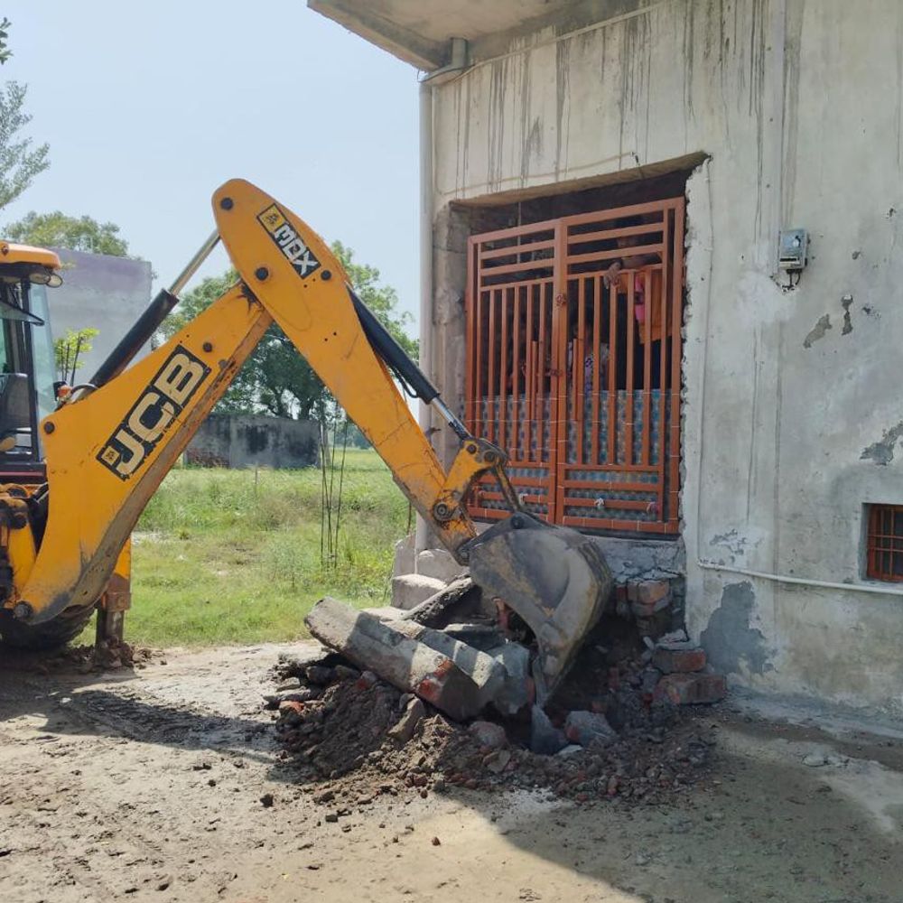 फरीदाबाद में डीटीपी ने अवैध निर्माण ढहाया:  सेक्टर-89 की 25 दुकानों पर चला बुलडोजर; विभाग को मिल रही थी शिकायतें – Ballabgarh News