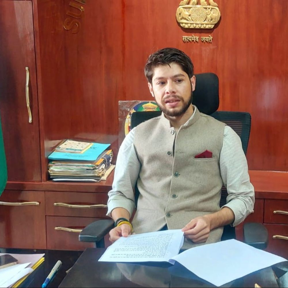 हिमाचल के ऊना SDM रेप केस में फंसे:पीड़िता बोली-ऑफिस में संबंध बनाए, उसकी VIDEO बनाई, ऑडी से पीछा किया; 6 दिन से अंडरग्राउंड