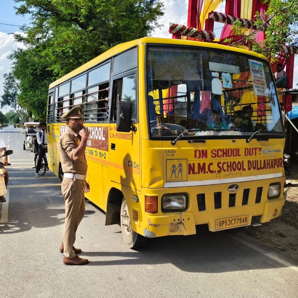 23 अनफिट स्कूली वाहनों पर कार्रवाई:एआरटीओ-पुलिस की संयुक्त टीम ने काटे चालान, 2 वाहन सीज