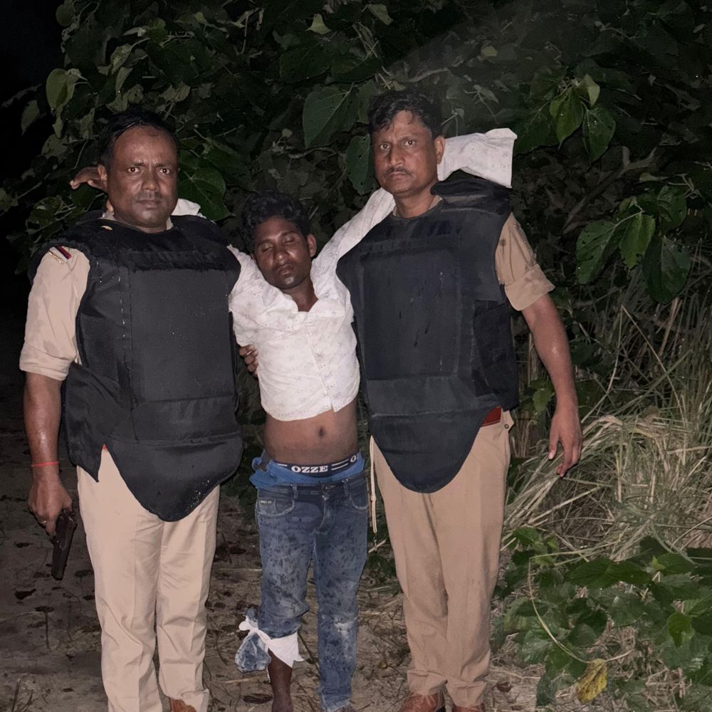 आजमगढ़ में शाम को छेड़खानी रात में मुठभेड़:नशे की हालत में आरोपी ने किया था रेप का प्रयास ग्रामीणों ने सड़क जाम कर किया था प्रदर्शन