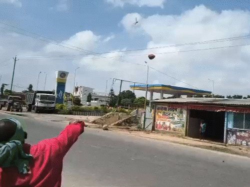 मुंगेर में कब्रिस्तान की बाउंड्री को लेकर 50 राउंड फायरिंग:युवक को लगी गोली, ईंट-पत्थर चले, भारी फोर्स तैनात, गोलीबारी का वीडियो भी सामने आया