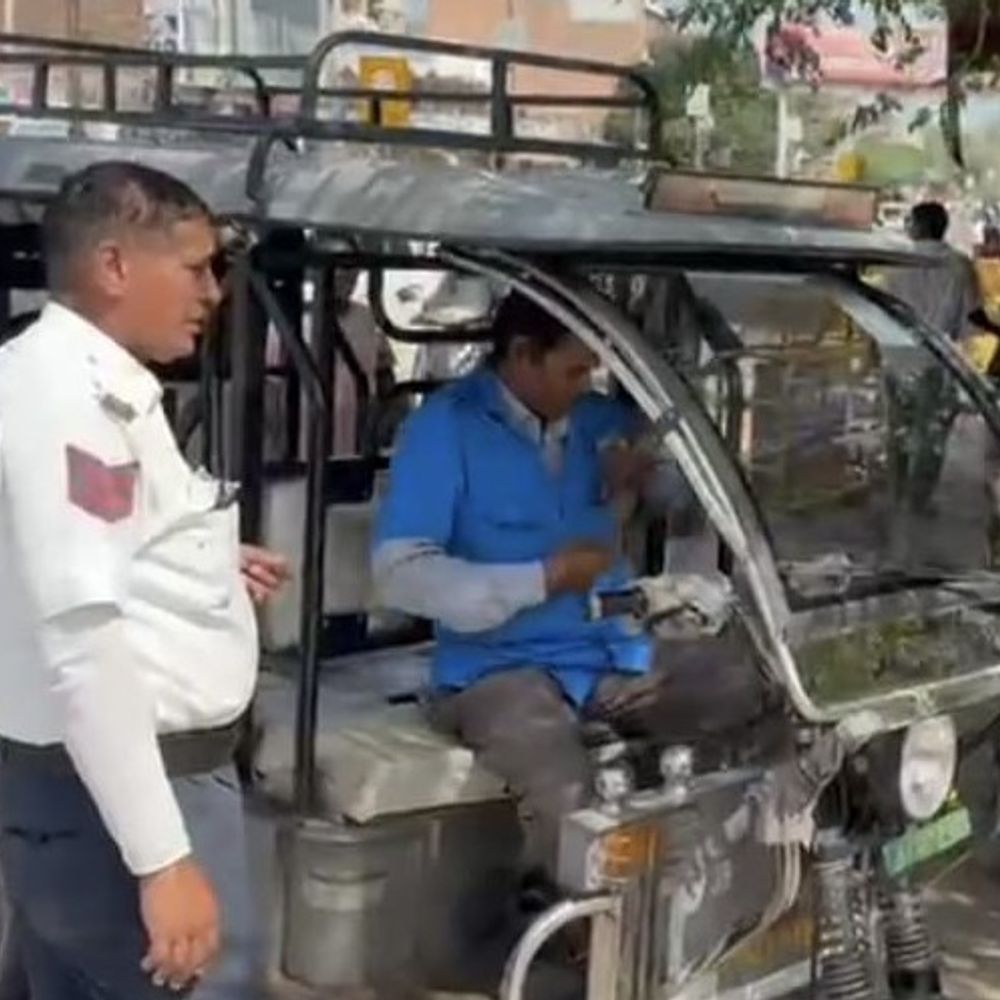 अवैध ई-रिक्शा चालकों के खिलाफ ट्रैफिक पुलिस की कार्रवाई:बिना दस्तावेज के जयपुर की सड़कों पर चल रहे 120 से ज्यादा ई-रिक्शा जब्त किए