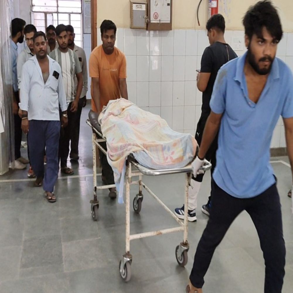 अलवर में युवक ने फंदा लगाकर किया सुसाइड:परिजनों ने कमरे में देखा तो उड़े होश, सात साल पहले पत्नी से हुआ था तलाक