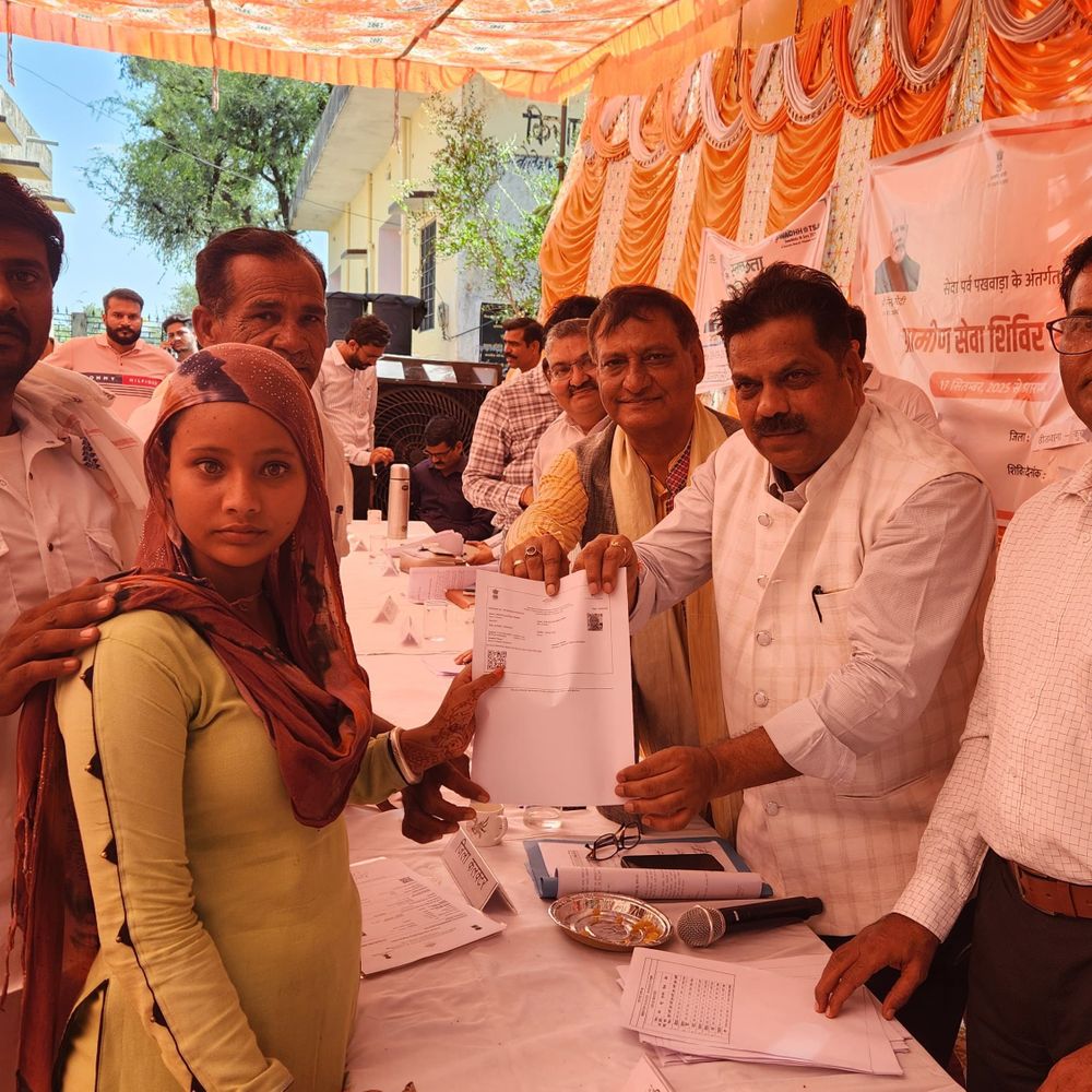 दृष्टि बाधित सोनू को मिला दिव्यांगता प्रमाण पत्र:दिव्यांग राघव का खुला बैंक खाता, ग्रामीण सेवा शिविर में डीडवाना प्रशासन ने की मदद