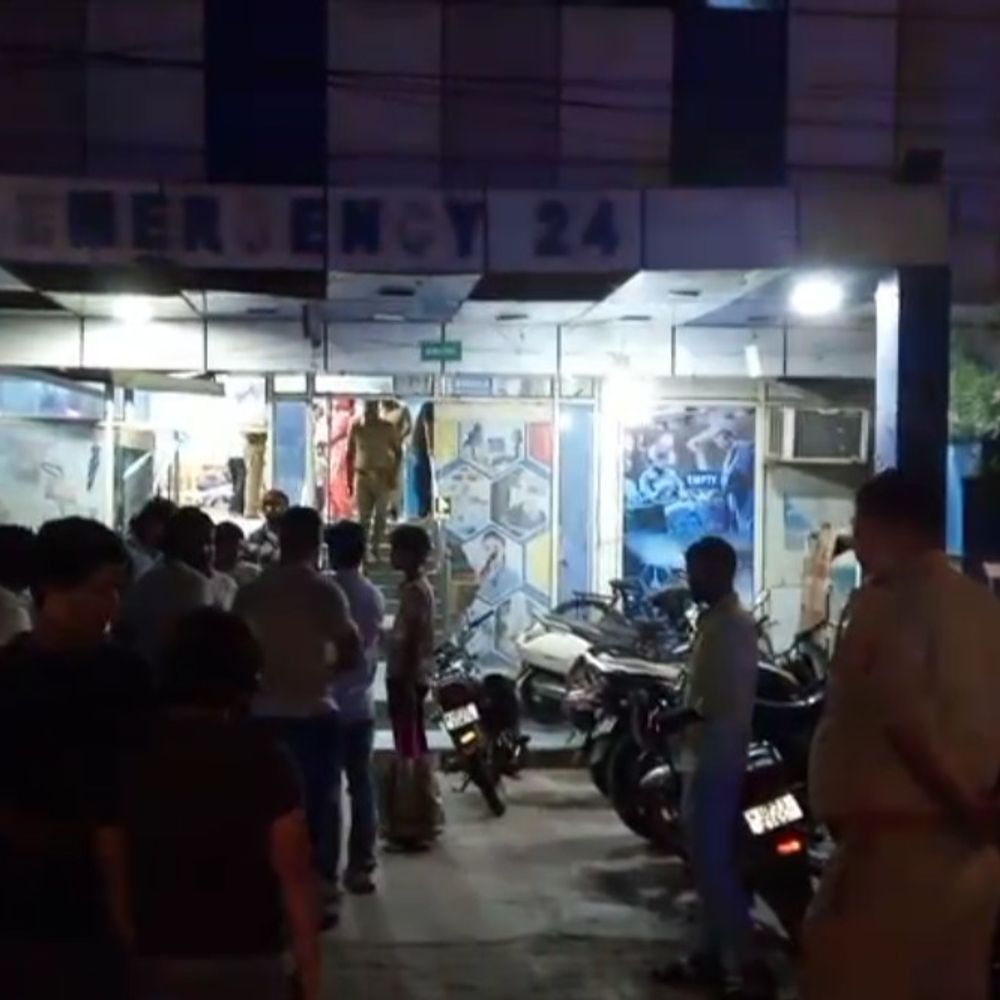 मेरठ में उधार ना देने से महिला पर हमला:दुकान में की तोड़फोड़, 2 युवकों पर केस दर्ज