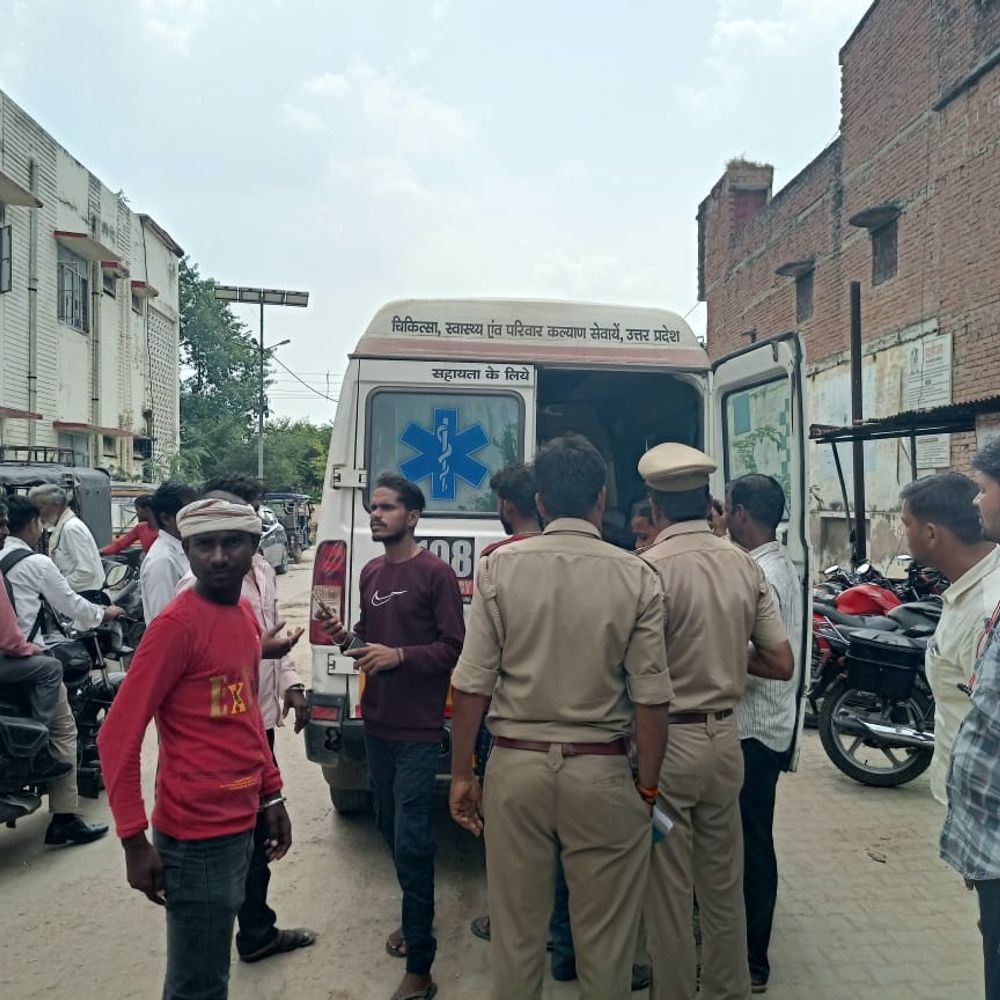 बांदा में खड़े ट्रक से टकराई बाइक:भतीजे की मौत, चाचा गंभीर घायल, बहन के घर जाते समय हुआ हादसा