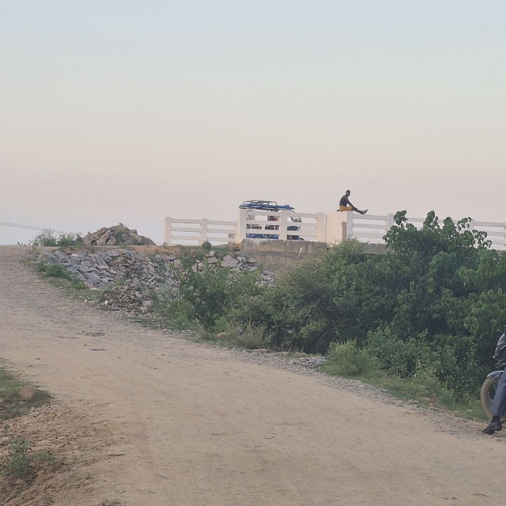 मंगर बिगहा-बुधौल पुल बन तैयार, अधूरी संपर्क पथ बनी खतरे की वजह