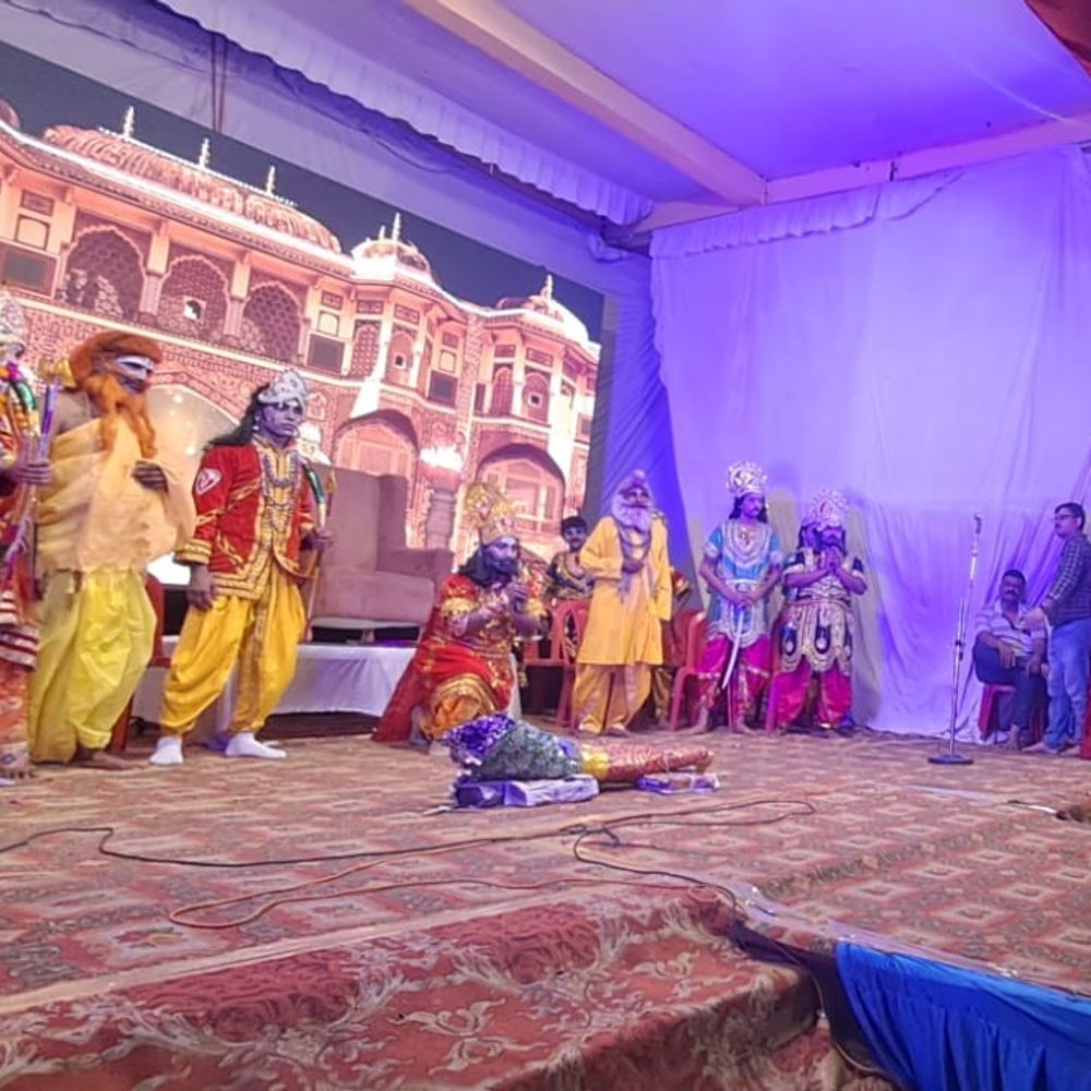 लखनऊ में 33वीं रामलीला का दूसरा दिन:कैकेयी-दशरथ संवाद, दशरथ मरण के दृश्य का मंचन
