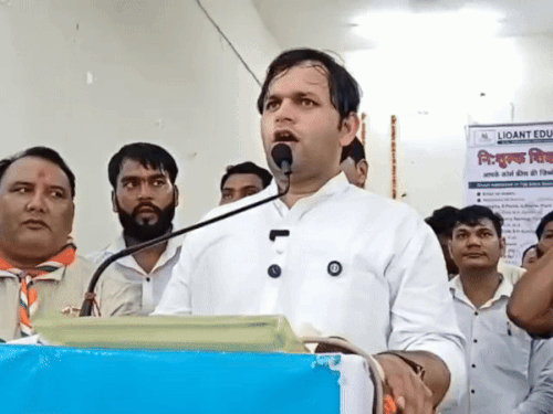 हिंदू लड़की के धर्म परिवर्तन केस में मंत्री की एंट्री:पलवल में भीड़ बोली मस्जिद तुड़वा दो, गौतम बोले– तबीयत से इलाज होगा, चिंता न करो