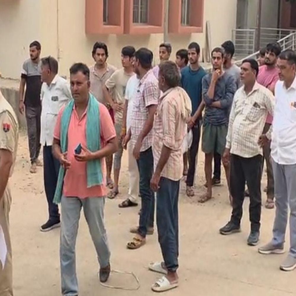 ट्रक ने बाइक सवारों को मारी टक्कर, एक की मौत:हॉस्टल से वापस घर लौट रहे थे, हादसे के बाद मौके से भागा ट्रक ड्राइवर