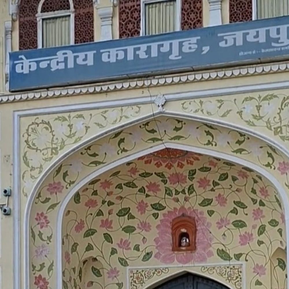 जयपुर सेंट्रल जेल में मिले 5 मोबाइल:4 फोन लावारिस, 1 विचाराधीन बंदी के पास मिला, कमिश्नर ने जांच एसीबी को सौंपी