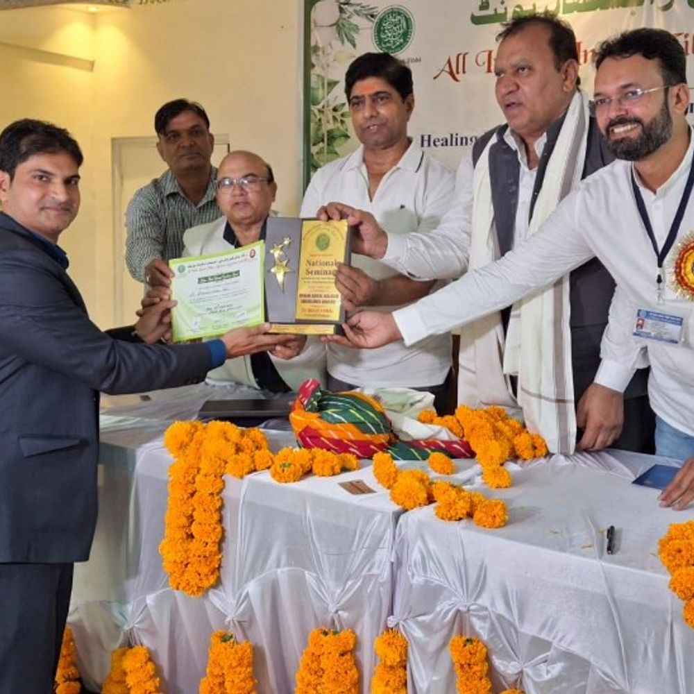 टोंक के डॉ. अकमल, सरफराज का जयपुर में हुआ सम्मान:यूनानी क्षेत्र में योगदान के लिए हकीम अब्दुल हमीद उत्कृष्टता पुरस्कार से नवाजा