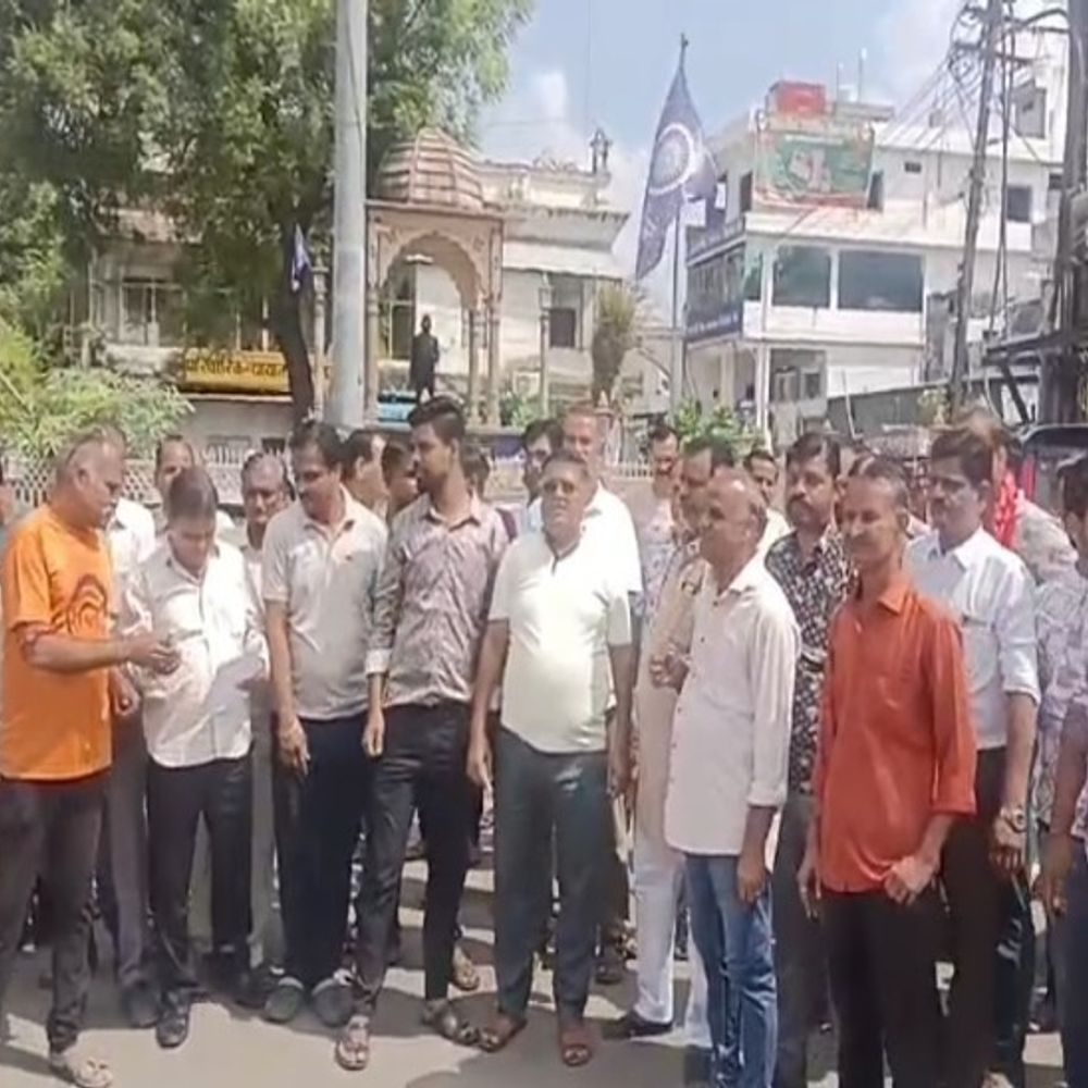 टोंक में पूर्व सांसद बोले- असामाजिक-तत्वों के अतिक्रमण तोड़े जाएंगे:भाजपा नेता कलेक्टर-एसपी से मिले; बोले- माहौल बिगाड़ने वालों के खिलाफ कार्रवाई करें