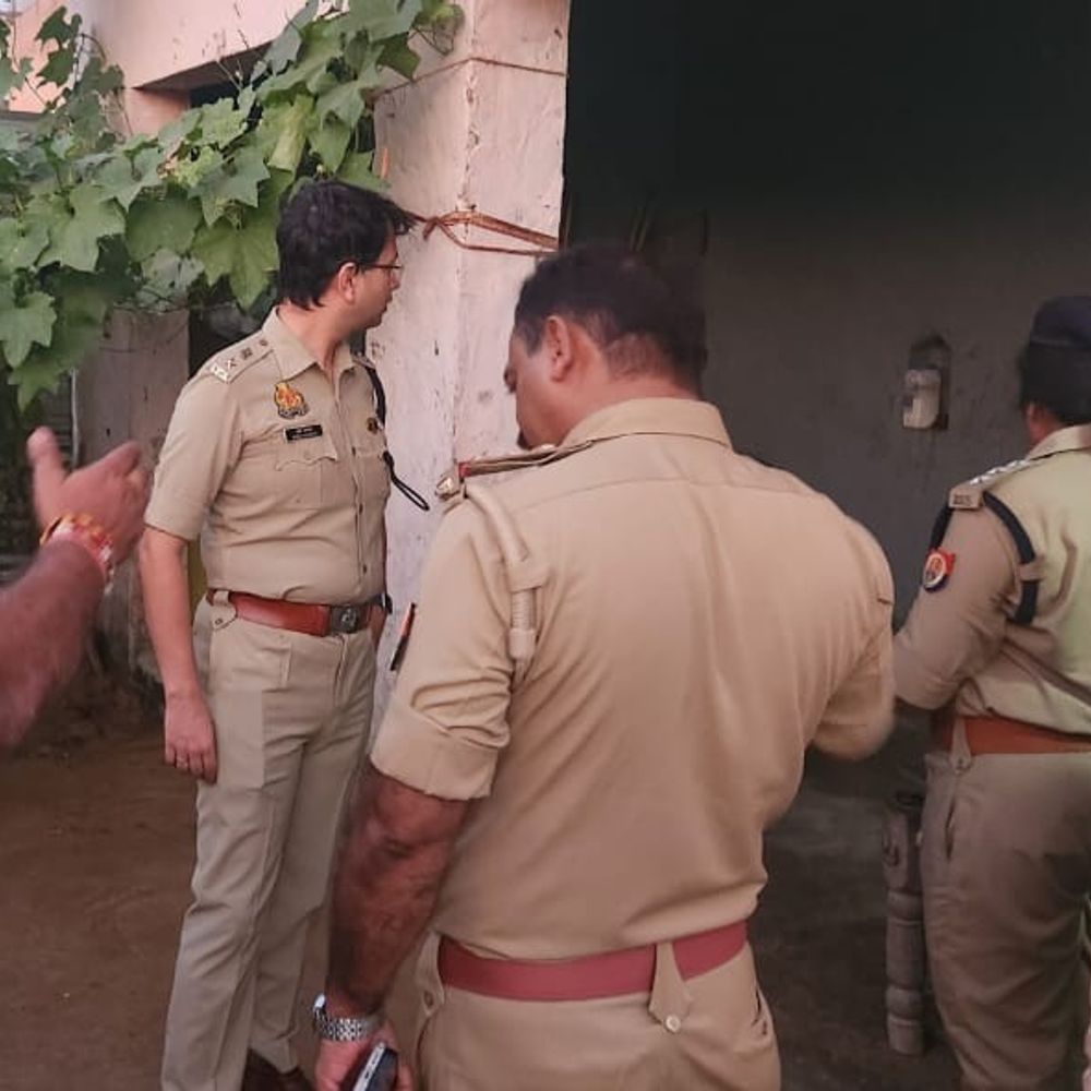 ग्रेटर नोएडा में युवक ने की पत्नी-साले की हत्या:बाद में खुद भी लगाई फांसी, फैमिली विवाद आ रही वजह