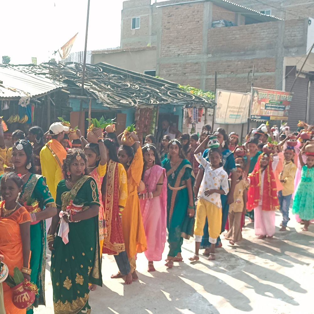 चकमेहसी में सप्तमी पर महावीर मंदिर से कलश यात्रा:  551 कन्याओं ने भाग लिया, पुलिस रहे तैनात – Samastipur News