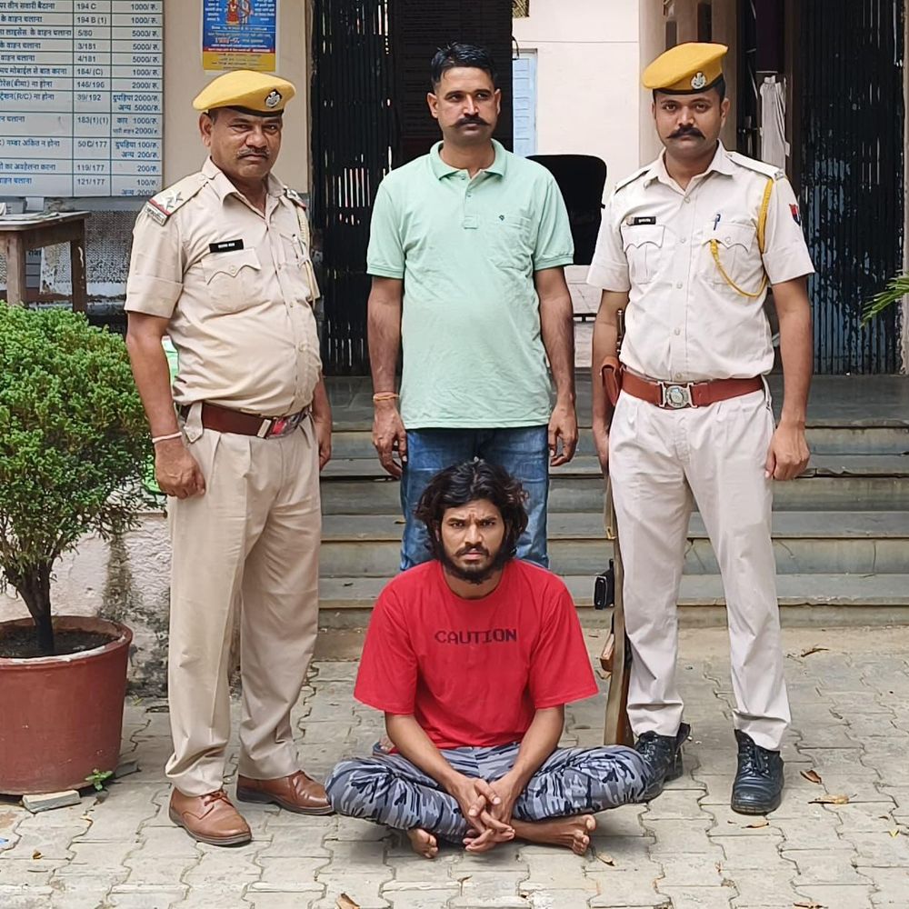 हनीट्रैप, 60000 नकद-डेढ़ लाख के स्टाम्प से हड़पी रकम:प्रतापगढ़ पुलिस ने एक आरोपी को किया गिरफ्तार, अन्य की तलाश जारी
