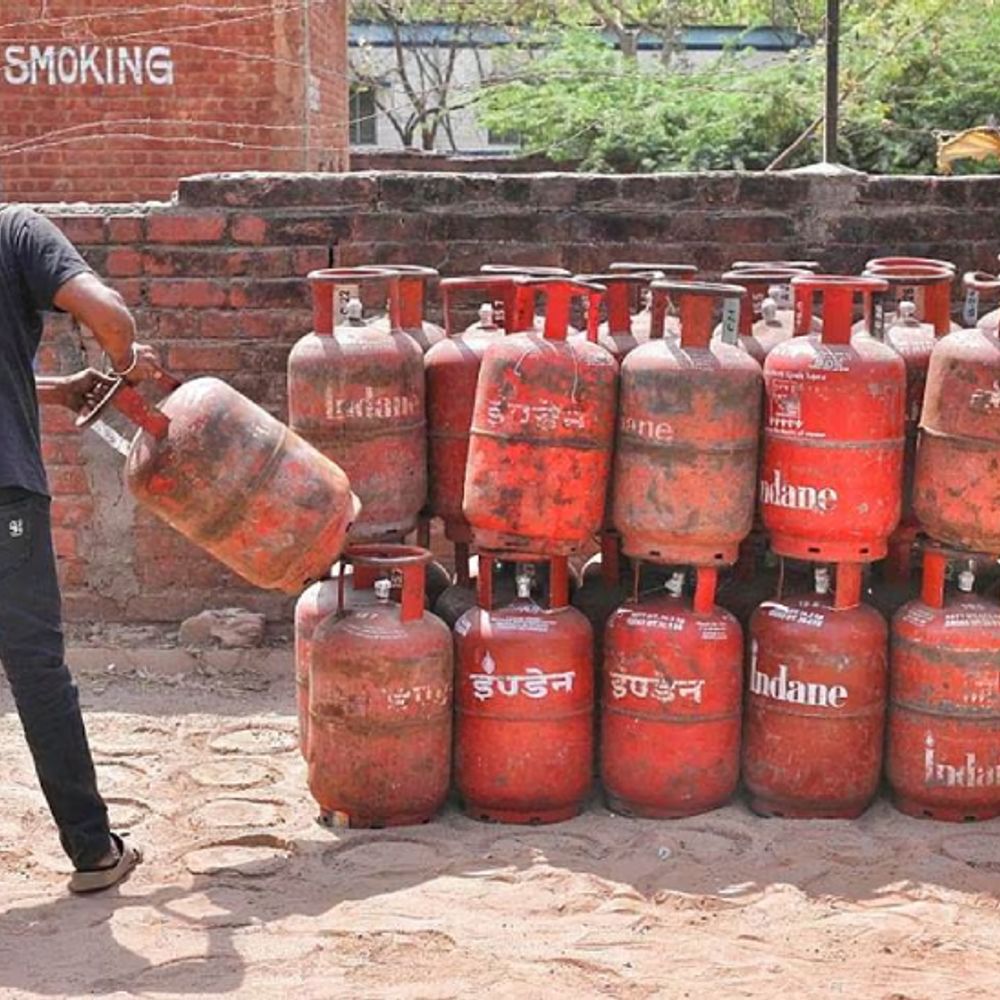 मोबाइल नंबर की तरह गैस कंपनी भी बदल सकेंगे:अभी केवल डीलर बदलने की सुविधा, सिलेंडर मिलने में देरी जैसी समस्या दूर होगी