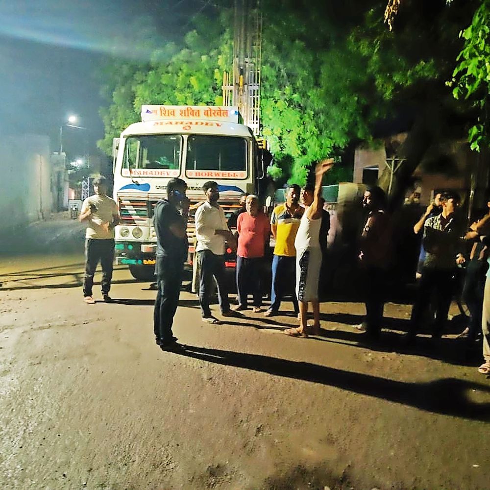 आबादी क्षेत्र में 5जी टॉवर लगाने का विरोध जताया, आयुक्त को सौंपा ज्ञापन