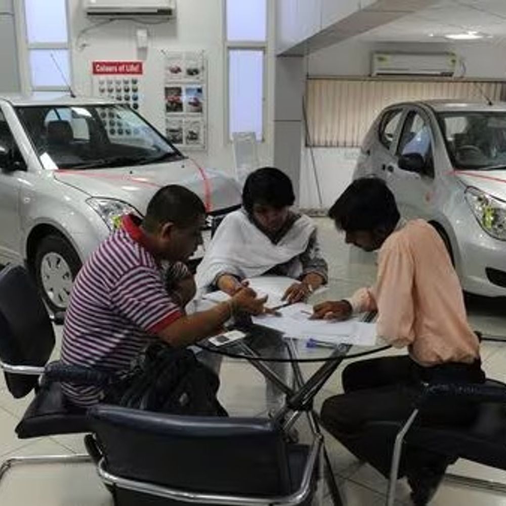 GST घटने से कार बिक्री 133% बढ़ी:कंज्यूमर प्रोडक्ट्स सेल्स में 20% का इजाफा, ग्रामीण इलाकों में ज्यादा खरीदारी