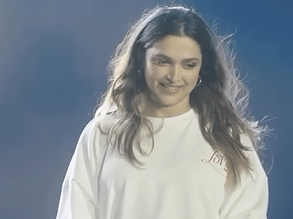 शाहरुख, सलमान और आमिर पर भारी पड़ी दीपिका:पॉपुलैरिटी में तीनों खान को पीछे छोड़ा, IMDb लिस्ट में बनीं सबसे पॉपुलर स्टार