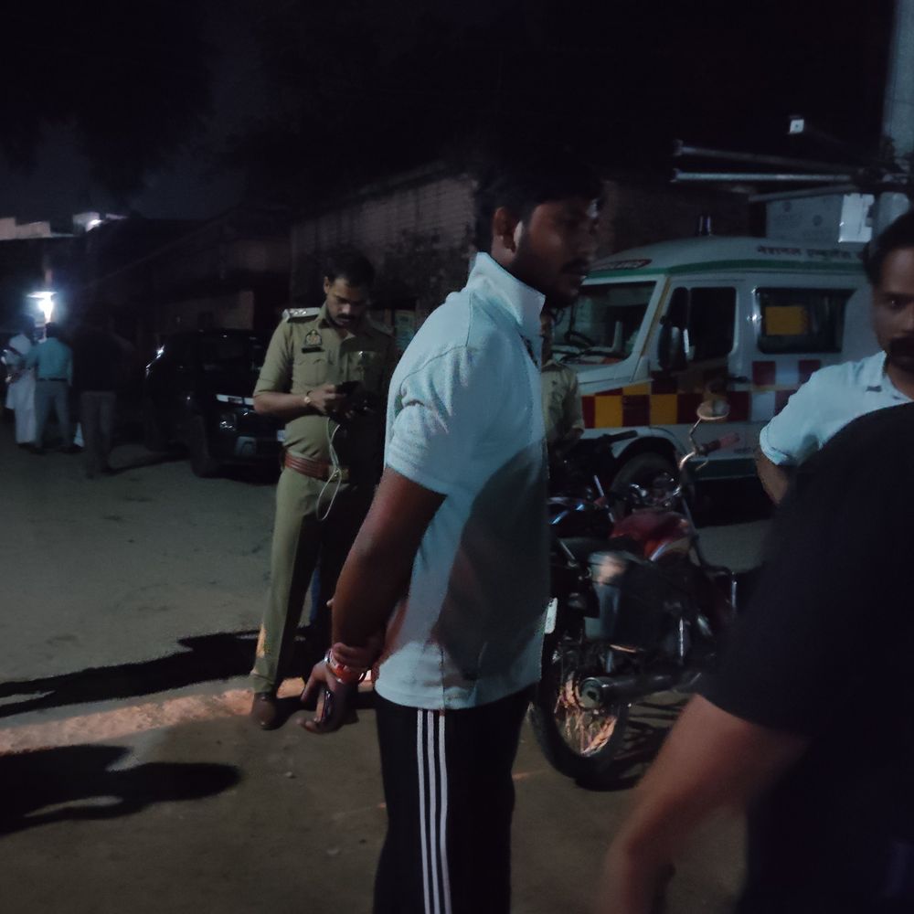 जौनपुर दो युवकों की मौत:घर लौटते समय बाइक पोल से टकराई, मामले की जांच में जुटी पुलिस