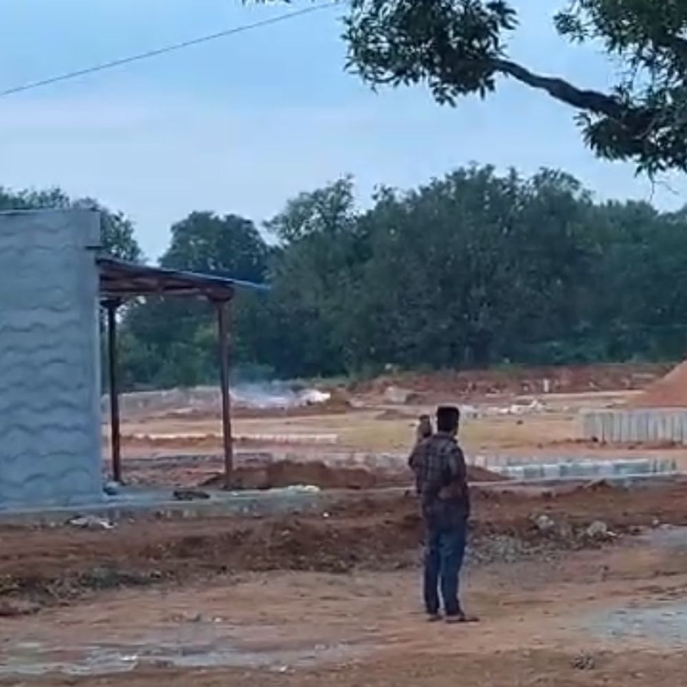 ​​​​​​​ललितपुर में पत्थर तोड़ने के लिए धमाका, VIDEO:घरों के कांच टूटे, मौके पर पहुंचे SDM; दिए जांच के आदेश