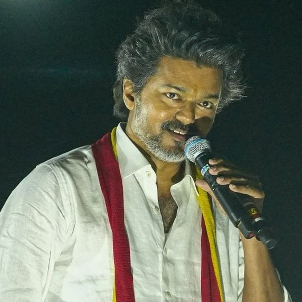 करूर भगदड़ से विवादों में आए थलापति विजय:राजनीति के लिए फिल्में छोड़ रहे; कभी इससे दूर रहने के लिए माता-पिता पर केस किया था