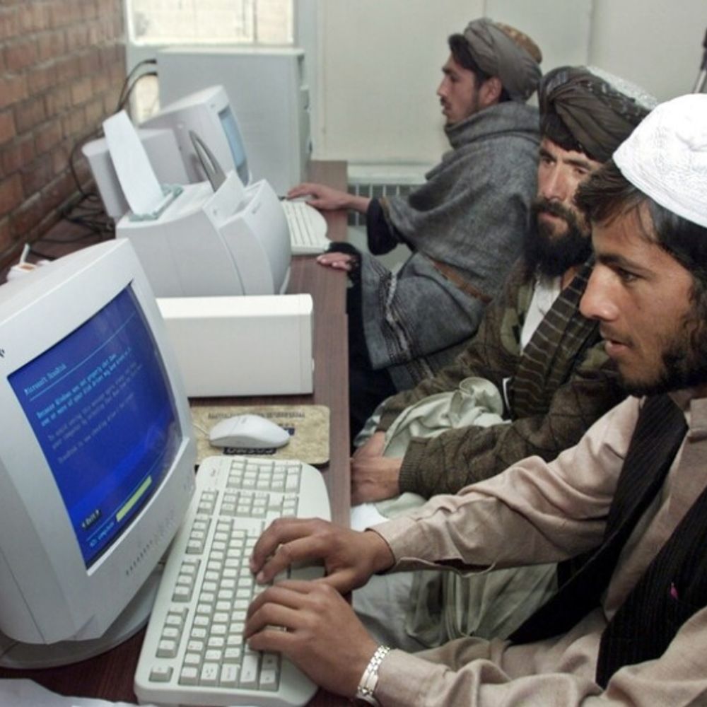 तालिबान ने अफगानिस्तान में इंटरनेट सर्विस बंद की:मोबाइल नेटवर्क भी ठप, अनैतिकता रोकने के लिए फैसला लिया