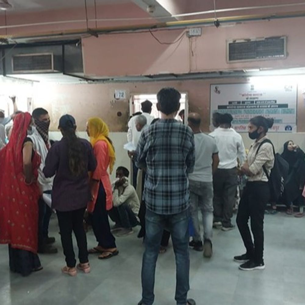 आज से स्कूलों और हॉस्पिटलों का समय बदला:हॉस्पिटल में ओपीडी सुबह के बजाए 9 बजे से और स्कूल अब सुबह 10 बजे से शुरू होंगे