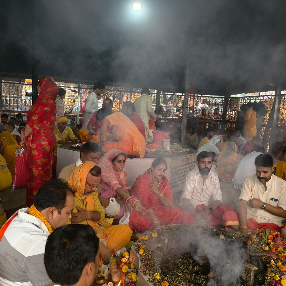 पीतांबरा पीठ में 7 हजार श्रद्धालुओं ने दी पूर्णाहूति:दतिया में महानवमी पर सामूहिक हवन; 9 घंटे चला आयोजन