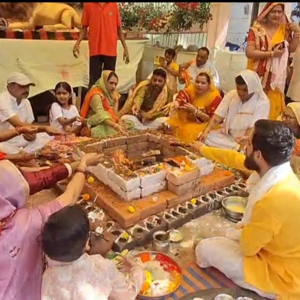 टीकमगढ़ में नवमी पर श्रद्धालुओं के व्रत हुए पूरे:दुर्गा पंडालों में यज्ञ अनुष्ठान, कन्या भोज के बाद हुए भंडारे