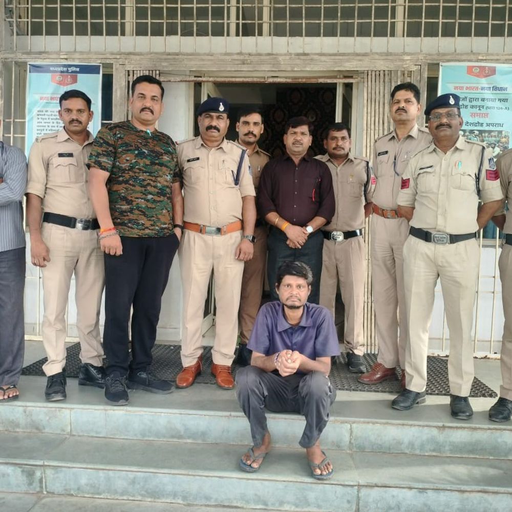 प्रेमिका को मारकर गुजरात भाग रहा था प्रेमी और पिता:धार में घर आई लड़की को गला दबाकर मारा; शव लटकाकर बताया आत्महत्या