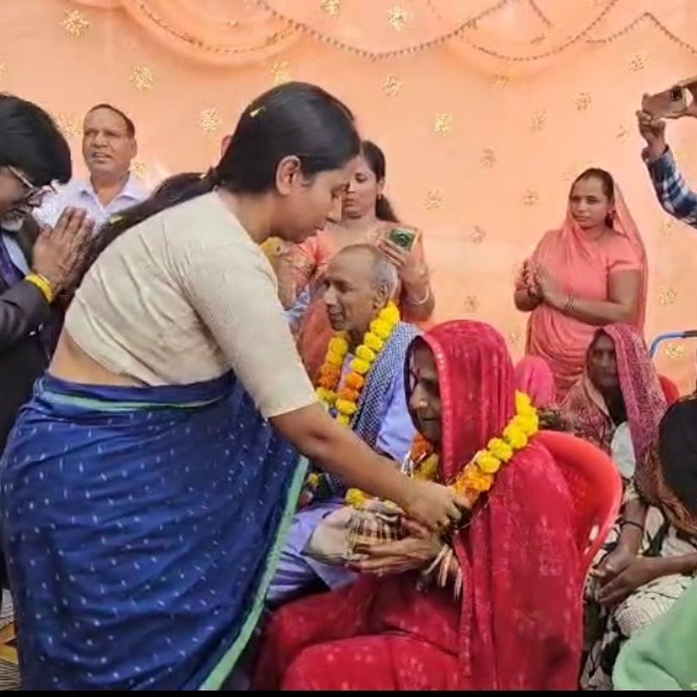 अंतरराष्ट्रीय वृद्धजन दिवस पर आगर मालवा में बुजुर्गों का सम्मान:कलेक्टर प्रीति यादव ने वृद्धाश्रमों को बताया 'अच्छा विकल्प'