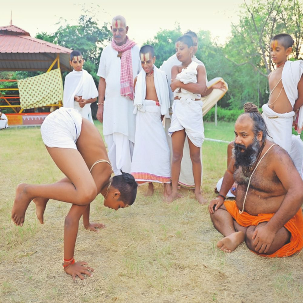 श्रीजड़खोर गोधाम:यहां मोबाइल नहीं वेद से होती है सुबह की शुरुआत; सनातन शिक्षा का स्टार्टअप श्रीजड़खोर गुरुकुल गोधाम