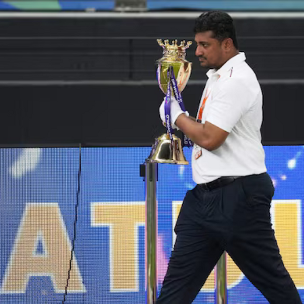 नकवी ने एशिया कप ट्रॉफी ACC दफ्तर में जमा कराई:BCCI ने महाभियोग लाने की चेतावनी दी थी; बिना ट्रॉफी भारत लौटी थी टीम इंडिया