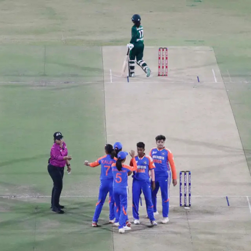 विमेंस वर्ल्डकप- भारतीय टीम पाकिस्तानी प्लेयर्स से हाथ नहीं मिलाएगी:एशिया कप में मेंस टीम ने ऐसा किया था; 5 अक्टूबर को कोलंबो में मुकाबला