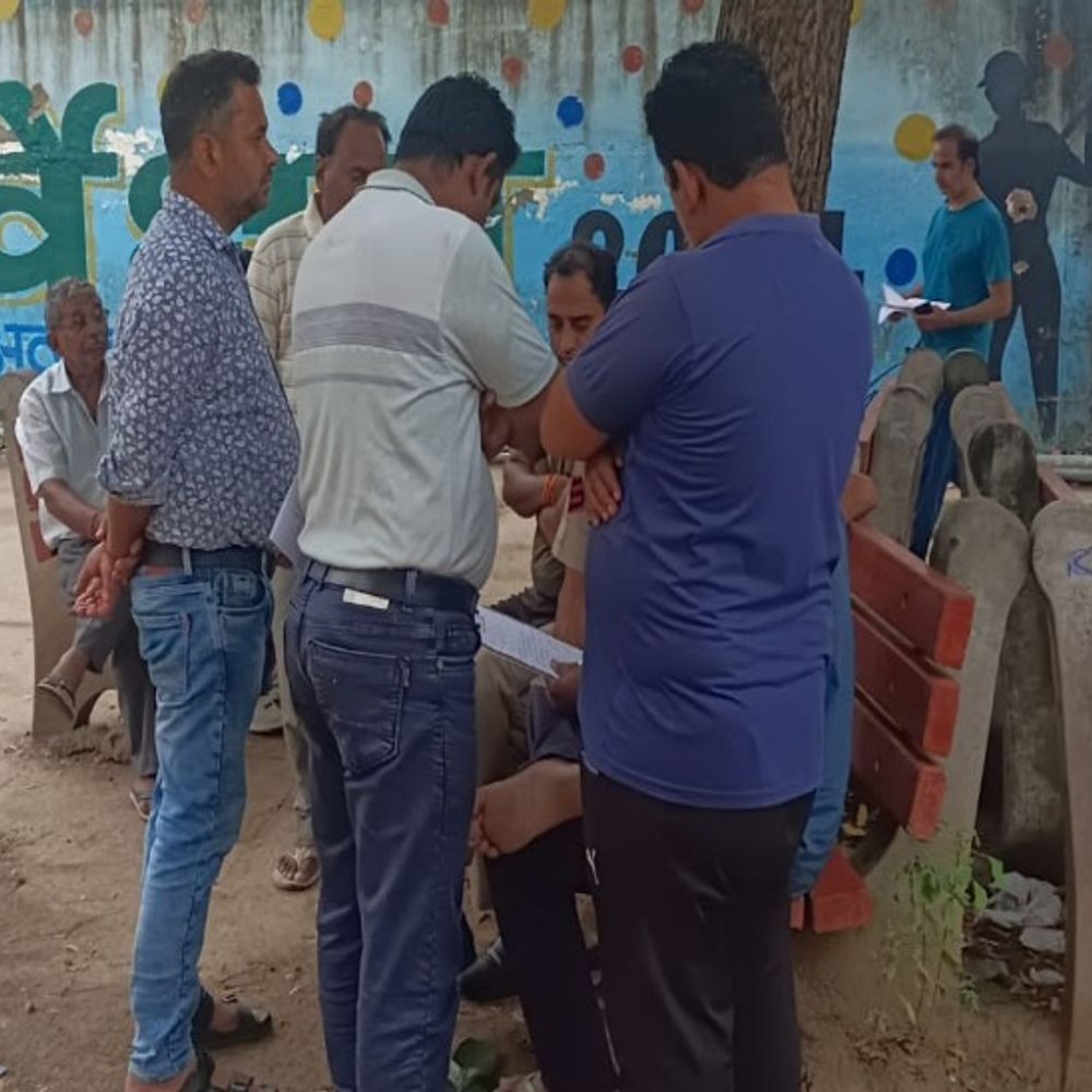 लेबर इंस्पेक्टर के पिता की ट्रेन एक्सीडेंट में मौत:दोस्त की रिटायरमेंट में जा रहा था, प्लेटफार्म पर पैर फिसल गया