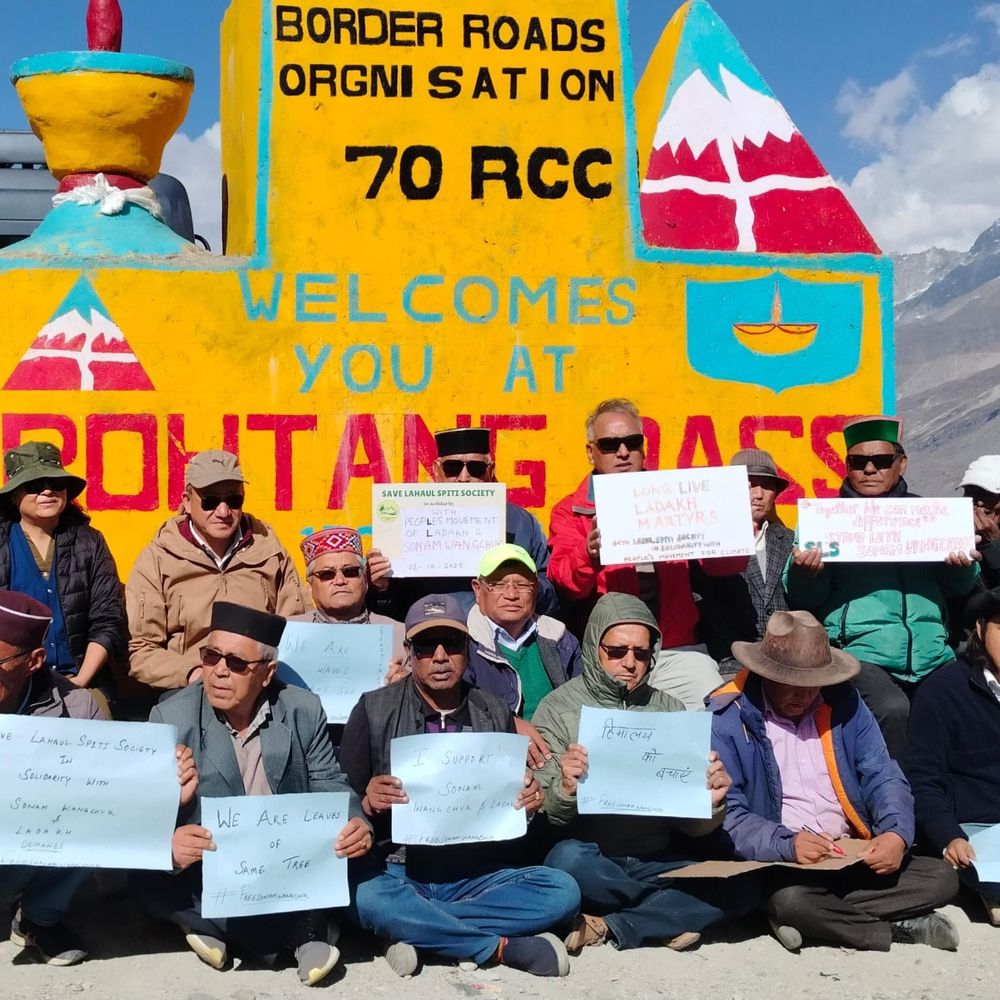 रोहतांग में सोनम वांगचुक की रिहाई की मांग:  13 हजार फीट की ऊंचाई पर बुलाई गई सभा, प्रदर्शन भी किया गया – Manali News