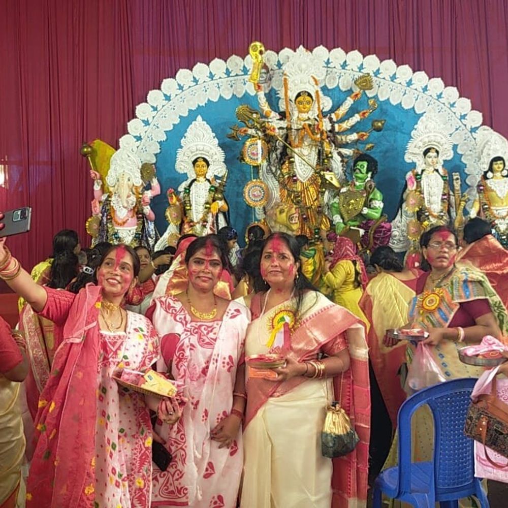 जमशेदपुर में विजयदशमी पर सिंदूर खेला:  कालीबाड़ी सहित विभिन्न पंडालों में महिलाओं ने मनाया उत्सव – Jamshedpur (East Singhbhum) News