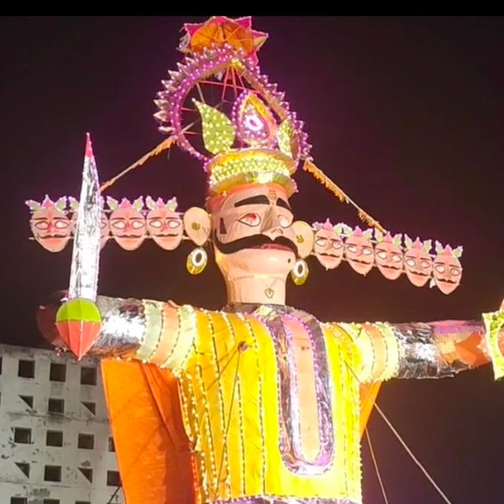 कानपुर में 90 फीट रावण के पुतले का दहन:परेड रामलीला मैदान में होगा दहन, यूपी के ऊंचे रावणों में शामिल