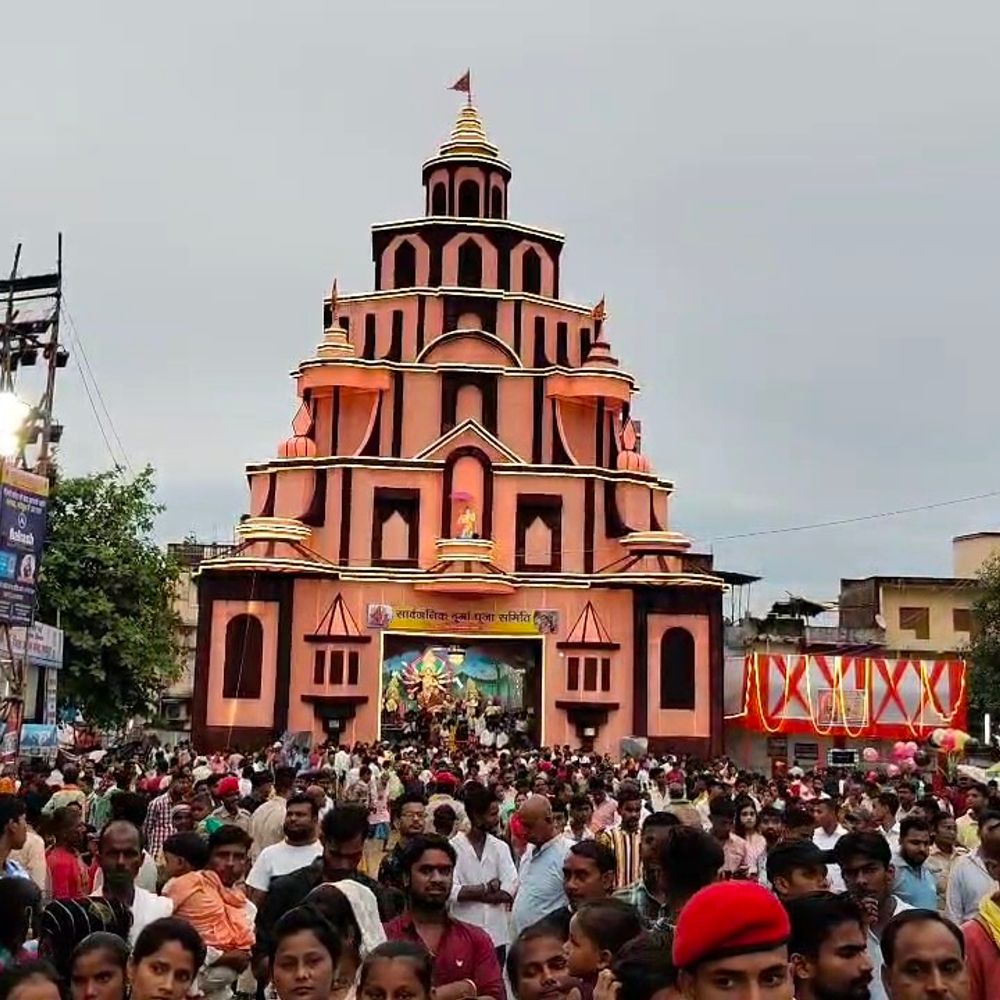 मधेपुरा में बारिश के बीच रावण दहन:आतिशबाजी, पटाखों के साथ उत्साह, दो घंटे विलंब से हुआ कार्यक्रम