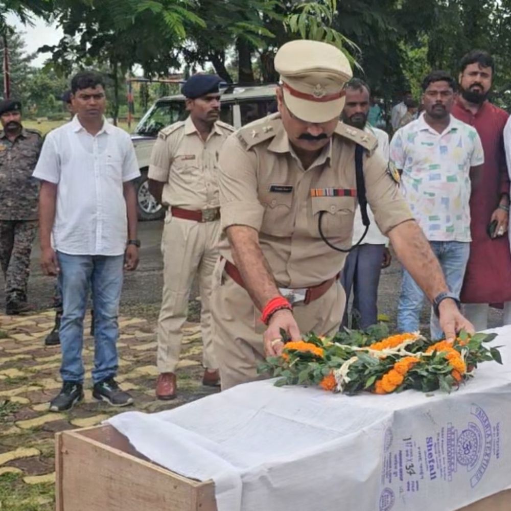 कोडरमा में निलंबित पुलिसकर्मी ने की आत्महत्या:  प्रताड़ना का आरोप, मेन्स एसोसिएशन ने निष्पक्ष जांच की मांग की – koderma News