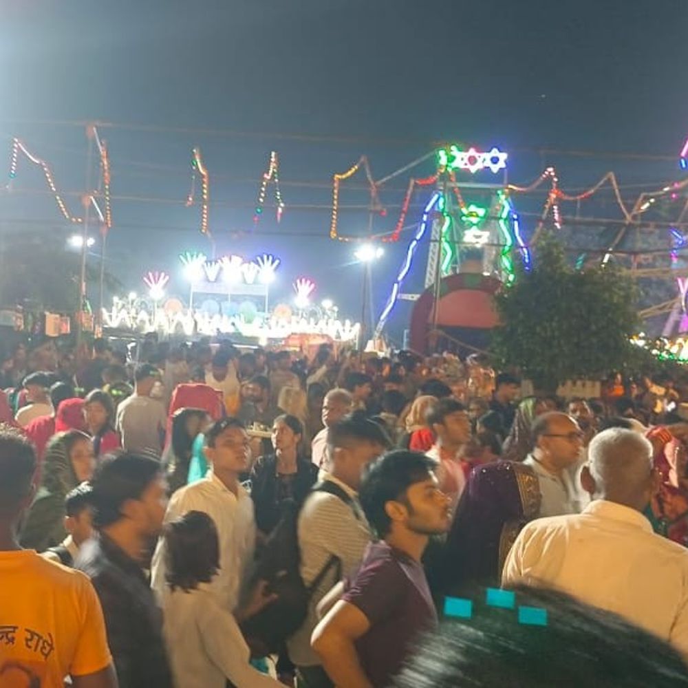 एक लाख से ज्यादा श्रद्धालुओं ने किए माता के दर्शन:पुलिसकर्मी भीड़ नियंत्रण में जुटे रहे